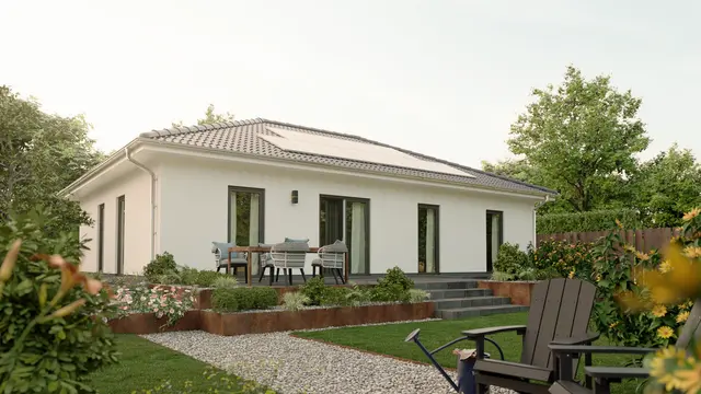 Bungalow 110 Gartenansicht mit Terrasse Bungalow 110 mit Terrasse, Blick vom Garten auf die moderne Fassade